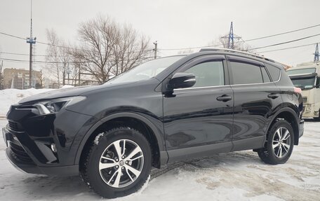 Toyota RAV4, 2017 год, 2 380 000 рублей, 2 фотография