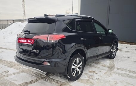 Toyota RAV4, 2017 год, 2 380 000 рублей, 4 фотография