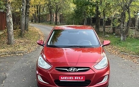 Hyundai Solaris II рестайлинг, 2011 год, 735 000 рублей, 1 фотография