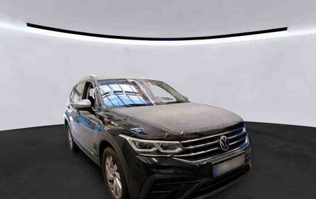 Volkswagen Tiguan II, 2022 год, 2 742 000 рублей, 3 фотография