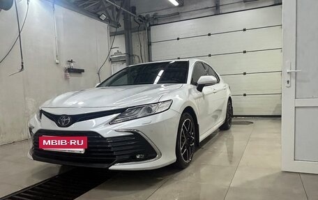 Toyota Camry, 2022 год, 3 300 000 рублей, 3 фотография