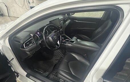 Toyota Camry, 2022 год, 3 300 000 рублей, 6 фотография