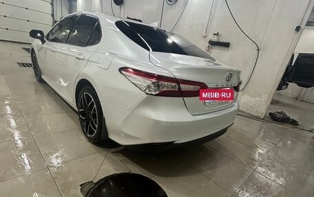 Toyota Camry, 2022 год, 3 300 000 рублей, 4 фотография