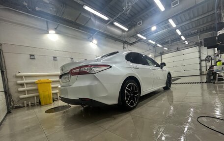 Toyota Camry, 2022 год, 3 300 000 рублей, 5 фотография