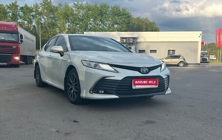 Toyota Camry, 2022 год, 3 300 000 рублей, 10 фотография