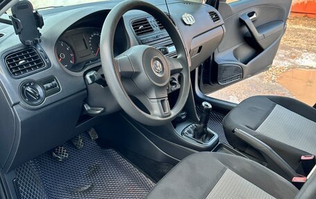 Volkswagen Polo VI (EU Market), 2012 год, 900 000 рублей, 28 фотография