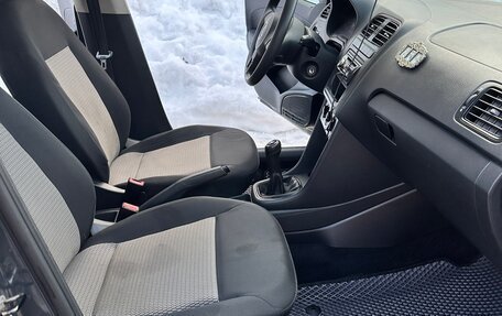 Volkswagen Polo VI (EU Market), 2012 год, 900 000 рублей, 26 фотография