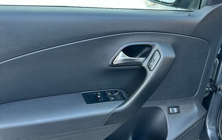 Volkswagen Polo VI (EU Market), 2012 год, 900 000 рублей, 38 фотография