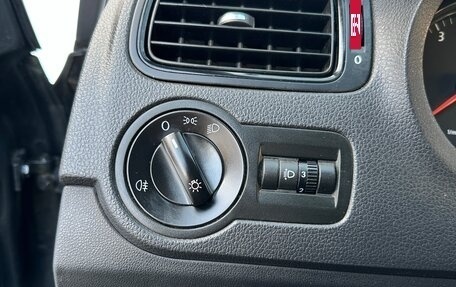 Volkswagen Polo VI (EU Market), 2012 год, 900 000 рублей, 37 фотография