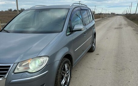 Volkswagen Touran III, 2008 год, 900 000 рублей, 2 фотография