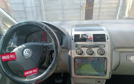 Volkswagen Touran III, 2008 год, 900 000 рублей, 19 фотография