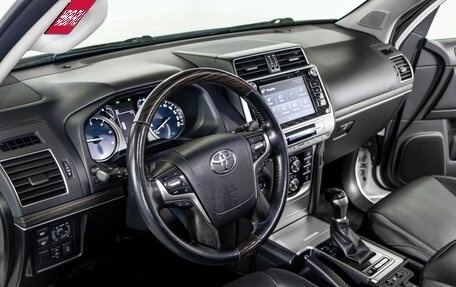 Toyota Land Cruiser Prado 150 рестайлинг 2, 2017 год, 5 478 000 рублей, 11 фотография