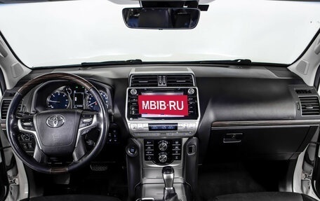 Toyota Land Cruiser Prado 150 рестайлинг 2, 2017 год, 5 478 000 рублей, 12 фотография