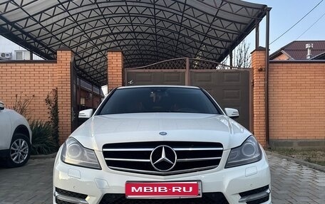 Mercedes-Benz C-Класс, 2011 год, 1 200 000 рублей, 1 фотография