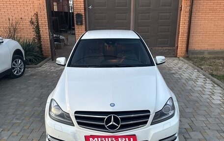Mercedes-Benz C-Класс, 2011 год, 1 200 000 рублей, 2 фотография