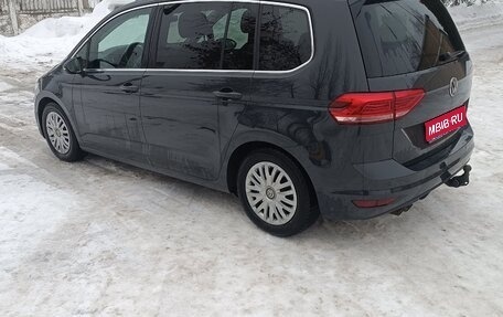 Volkswagen Touran III, 2017 год, 1 850 000 рублей, 1 фотография