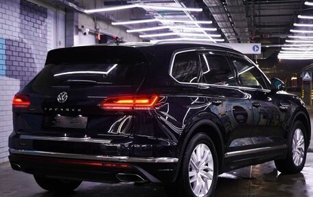 Volkswagen Touareg III, 2019 год, 4 600 000 рублей, 3 фотография