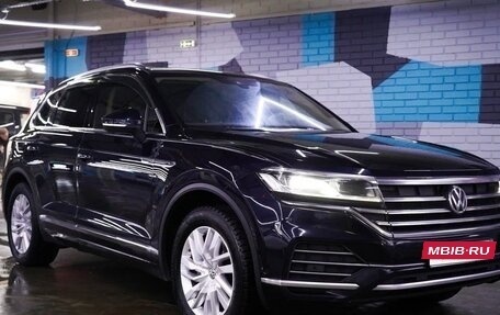 Volkswagen Touareg III, 2019 год, 4 600 000 рублей, 2 фотография