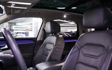 Volkswagen Touareg III, 2019 год, 4 600 000 рублей, 6 фотография