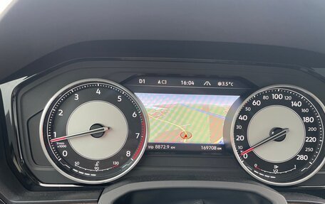 Volkswagen Touareg III, 2019 год, 4 600 000 рублей, 15 фотография