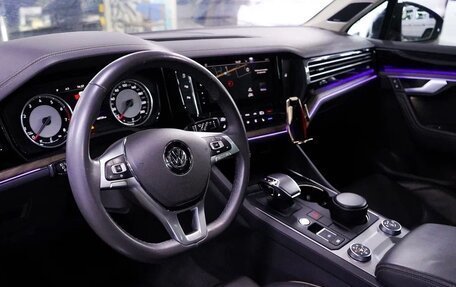 Volkswagen Touareg III, 2019 год, 4 600 000 рублей, 5 фотография