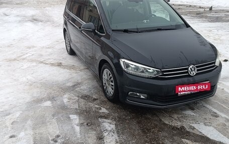 Volkswagen Touran III, 2017 год, 1 850 000 рублей, 3 фотография