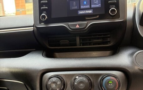 Toyota Yaris, 2020 год, 1 400 000 рублей, 13 фотография