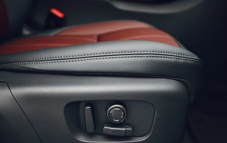 Land Rover Range Rover Evoque II, 2025 год, 6 000 000 рублей, 28 фотография