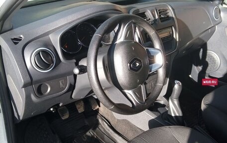 Renault Logan II, 2018 год, 670 000 рублей, 4 фотография