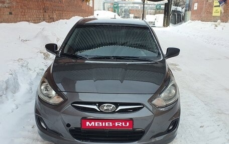 Hyundai Solaris II рестайлинг, 2013 год, 575 000 рублей, 1 фотография