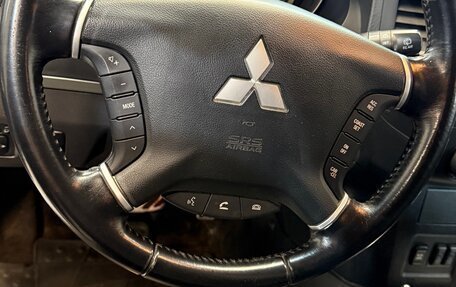 Mitsubishi Pajero IV, 2011 год, 2 800 000 рублей, 3 фотография