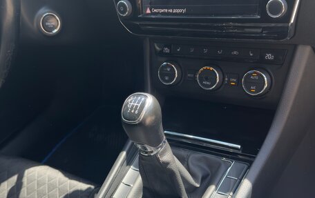 Skoda Superb III рестайлинг, 2017 год, 2 300 000 рублей, 7 фотография