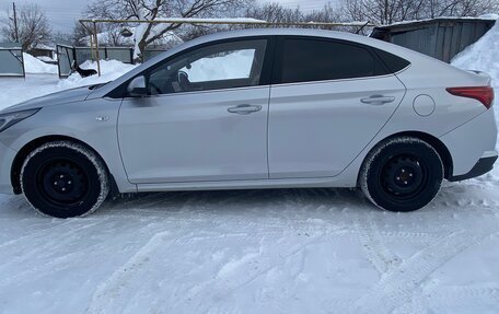 Hyundai Solaris II рестайлинг, 2021 год, 1 500 000 рублей, 4 фотография