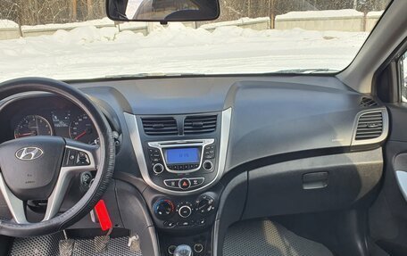 Hyundai Solaris II рестайлинг, 2013 год, 575 000 рублей, 8 фотография