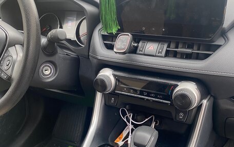 Toyota RAV4, 2024 год, 3 900 000 рублей, 9 фотография