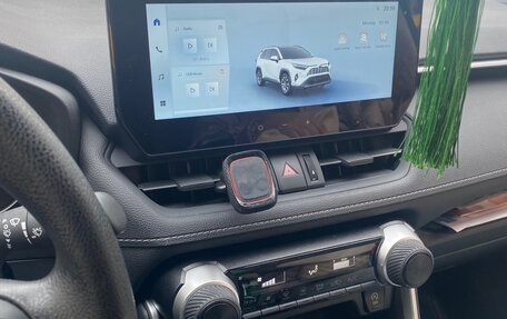 Toyota RAV4, 2024 год, 3 900 000 рублей, 10 фотография