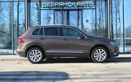 Volkswagen Tiguan II, 2018 год, 2 350 000 рублей, 3 фотография