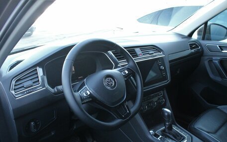 Volkswagen Tiguan II, 2018 год, 2 350 000 рублей, 9 фотография