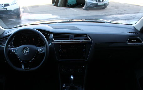 Volkswagen Tiguan II, 2018 год, 2 350 000 рублей, 19 фотография
