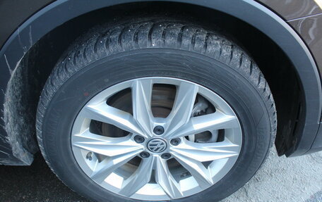 Volkswagen Tiguan II, 2018 год, 2 350 000 рублей, 27 фотография