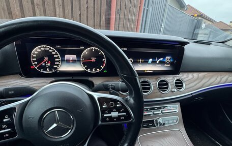 Mercedes-Benz E-Класс, 2019 год, 3 600 000 рублей, 5 фотография