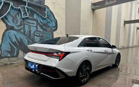 Hyundai Elantra, 2023 год, 1 920 000 рублей, 2 фотография