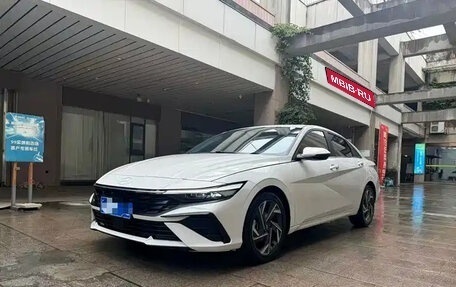 Hyundai Elantra, 2023 год, 1 920 000 рублей, 4 фотография