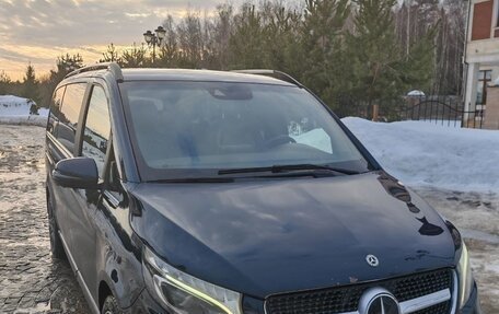 Mercedes-Benz V-Класс, 2018 год, 4 950 000 рублей, 2 фотография