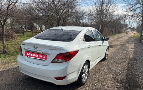 Hyundai Solaris II рестайлинг, 2011 год, 890 000 рублей, 5 фотография