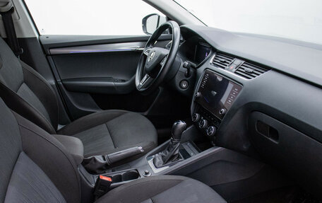 Skoda Octavia, 2018 год, 1 890 000 рублей, 9 фотография