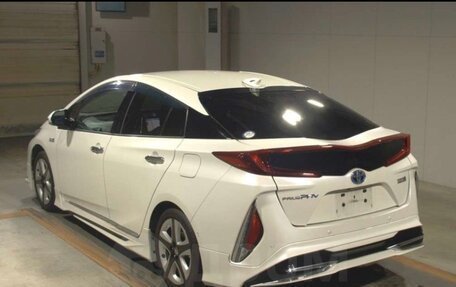 Toyota Prius IV XW50, 2017 год, 2 фотография