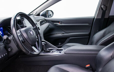 Toyota Camry, 2021 год, 3 440 000 рублей, 10 фотография