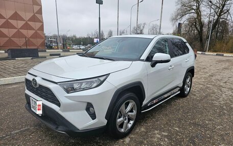 Toyota RAV4, 2021 год, 3 700 000 рублей, 2 фотография
