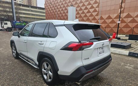 Toyota RAV4, 2021 год, 3 700 000 рублей, 4 фотография